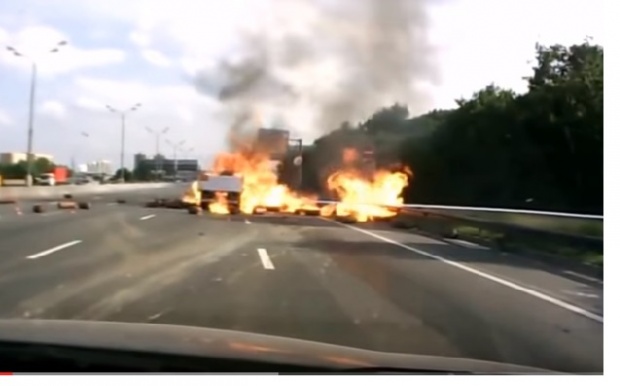 Камион се взриви на магистрала в Китай