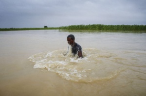 Наводнения отнеха живота на стотици в Непал и Индия