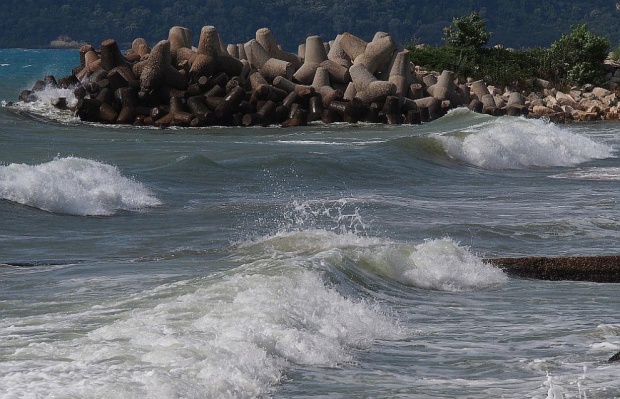 Опасно мъртво вълнение по Черноморието следващите дни