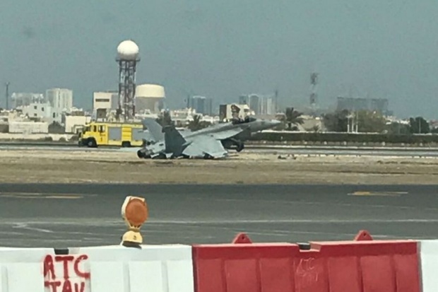 Американски F-18 кацна аварийно в Бахрейн