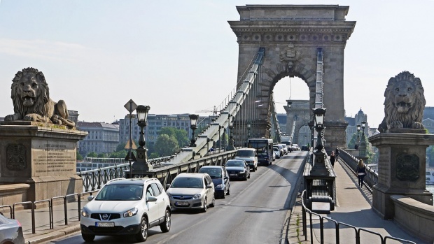 Наблюдава се тенденция на постоянно увеличение на трафика през Дунав мост