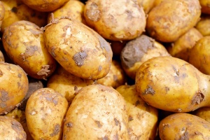 Конфискувани картофи отиват в дом за стари хора във Варна