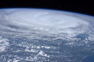 Тайфунът „Доксури” връхлетя Виетнам