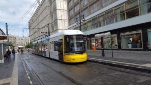 Трамвай излезе от релсите на столичен булевард