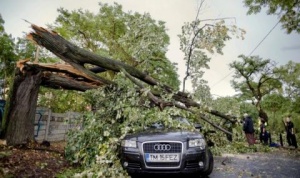 Хиляди без ток след бурята в Румъния