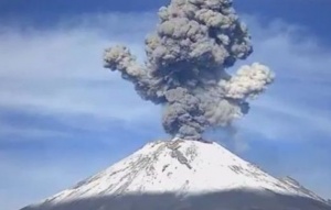 След трусовете в Мексико изригна и вулкан