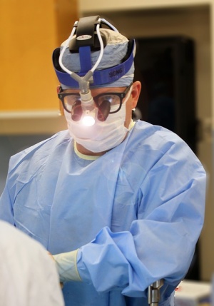 Лекари направиха сложна очна операция в Плевен