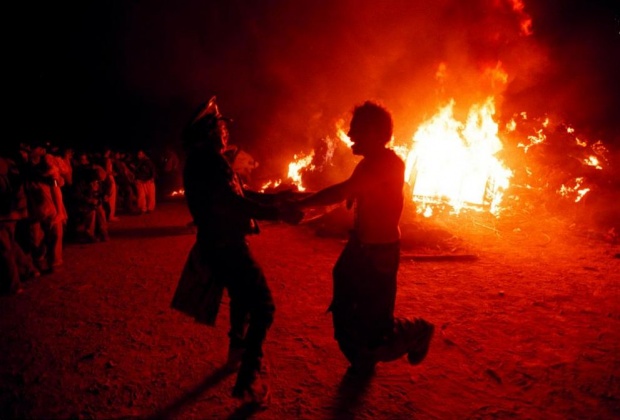 Мъж се хвърли в огъня по време на фестивала „Бърнинг ман“ и почина