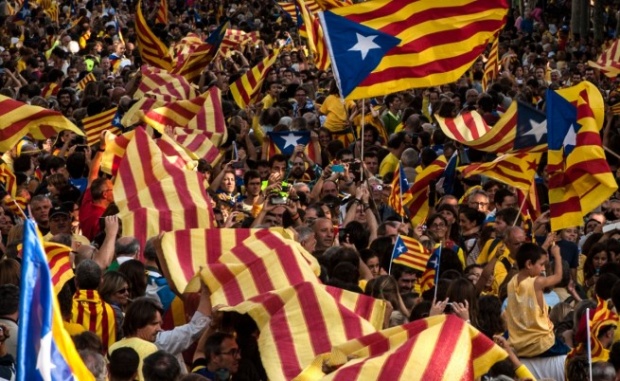 Игра на котка и мишка между испанските централни власти и каталунското правителство