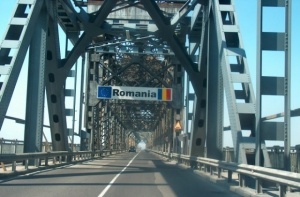 Ограничават движението през ГКПП Дунав мост-Русе