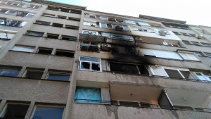 Евакуираха блок в Бургас след опустошителен пожар