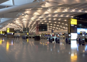 Намериха флашка със секретна информация на летище "Хийтроу"