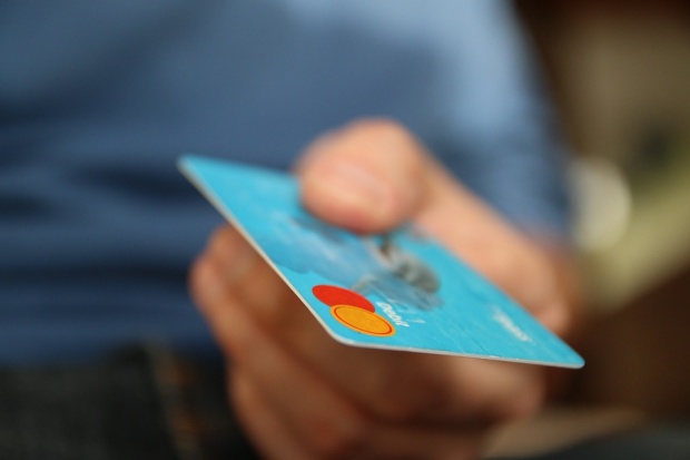 Фалшив профил в социалните мрежи източва кредитни карти