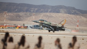 Израел сигнализира, че ще продължи да бомбардира в Сирия