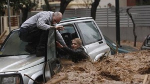 Двама загинаха при наводнение край Атина