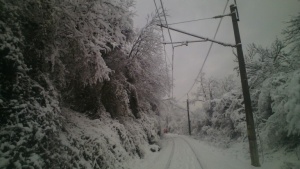 Снегът спря влакове и в Габровско