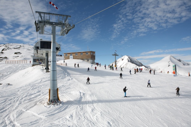 Премахват незаконен ски влек от ски зона Банско