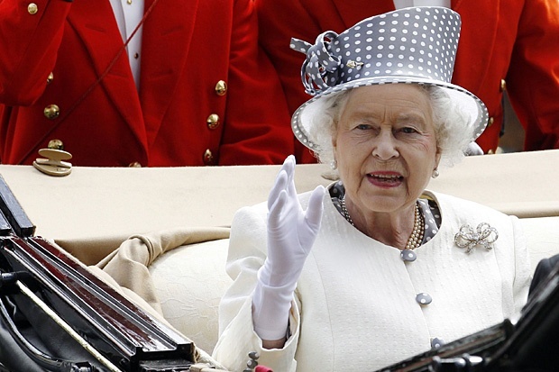 Кралица Елизабет II се оказа замесена в офшорни схеми