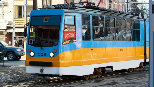 Авария спря движението на трамваи и коли при "Пирогов"