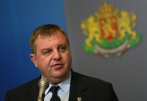Каракачанов: Премиерът държи да се отделят пари за ремонт на казармите