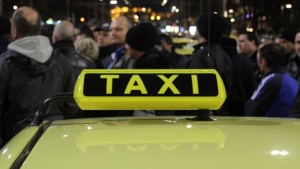Протестират таксиметровите шофьори в Ямбол
