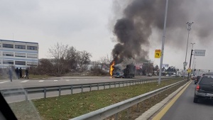 Тир се запали на "Цариградско шосе" в София