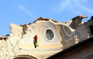 Църква в Акуила отново отвори врати след земетресението през 2009 г.