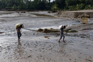 Стотици загинали във Филипините в свлачища и наводнения