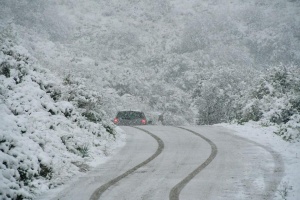 Първият сняг затрудни трафика в Гърция
