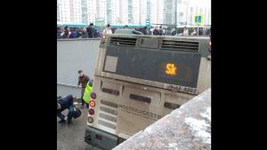 Две са версиите за врязването на автобус в подлез в Москва