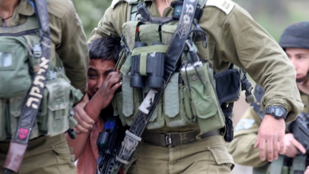27 палестинци са пострадали при сблъсъци на Западния бряг