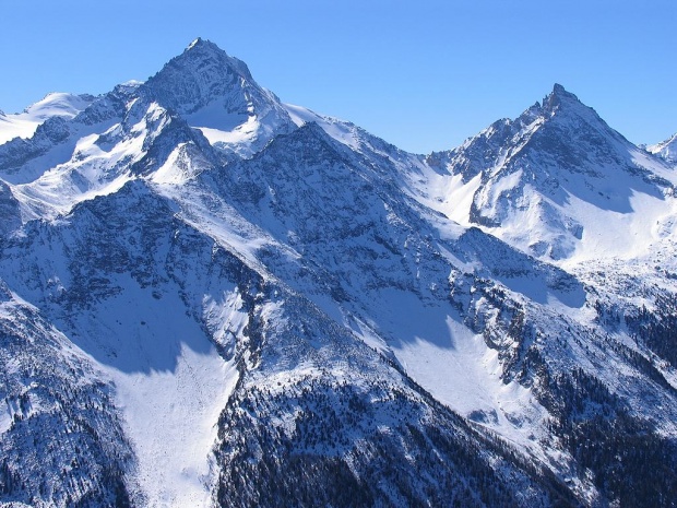 Серия от лавини убиха трима души в швейцарските Алпи