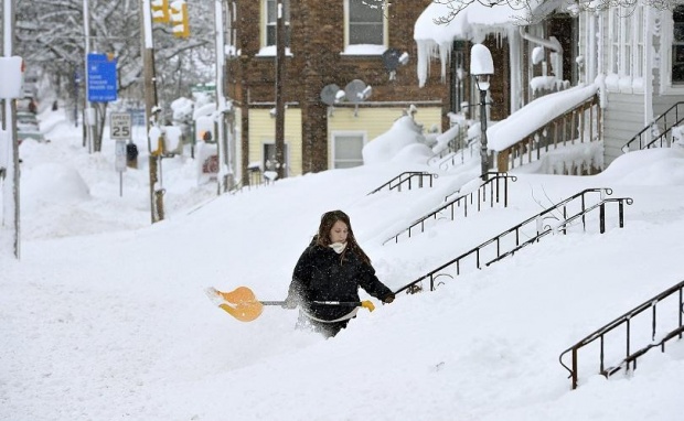 Над 130 см сняг блокира американския щат Пенсилвания
