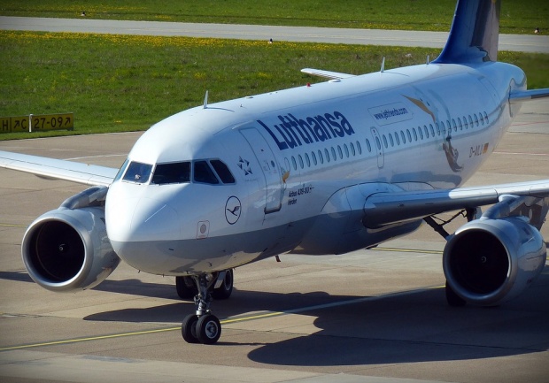 Антимонополът в Германия проверява скок на билетите на Lufthansa