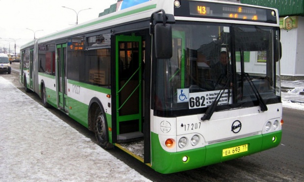 Автобус се вряза в спирка на градския транспорт в Москва