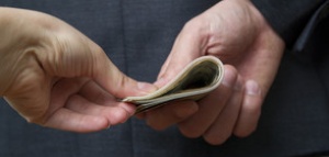 Социолог: Проблемът ни с корупцията е, че ние не се борим с нея