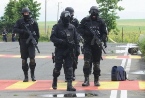 Мащабна полицейска операция в Луково, неофициално - заради убийствата в Нови Искър