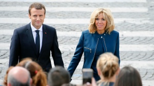 Макрон написал еротичен роман за любовта си с Брижит