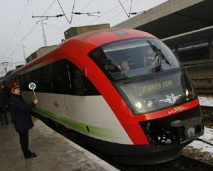 Допълнителни вагони във влаковете до Перник заради „Сурва“