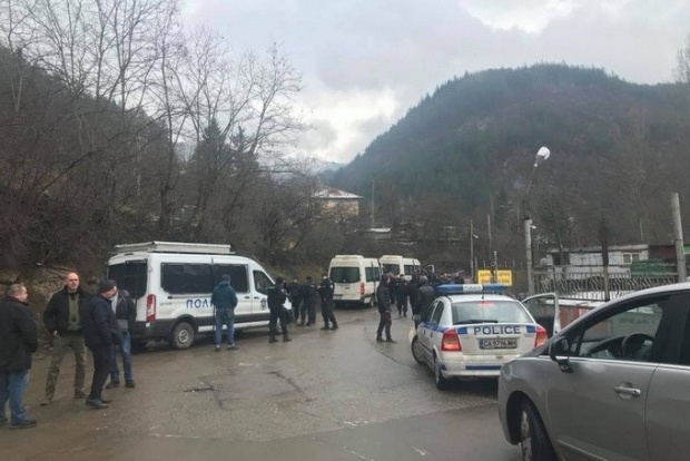 Полиция и жандармерия блокираха село Луково