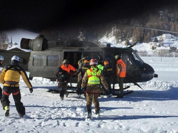 Спасиха 150 души блокирани в хотел в Алпите от лавина