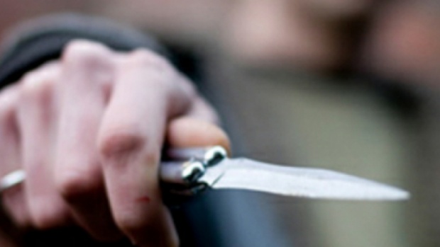 Намушкаха с нож 41-годишен мъж в село край Симитли