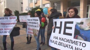 И родители от Добрич се включиха в протестите срещу насилие над деца