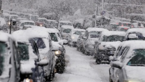 Усложнена обстановката в страната заради снега