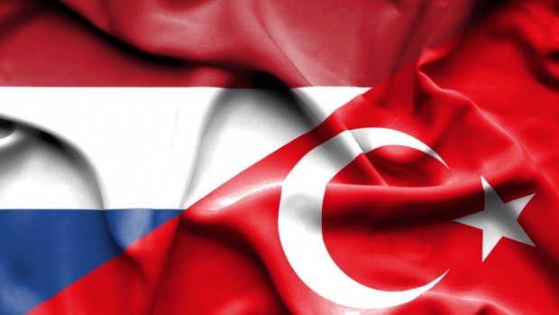 Нидерландия изтегля посланика си от Турция