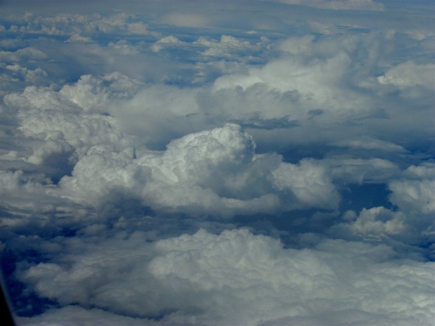 Времето днес - облаци и дъжд следобед