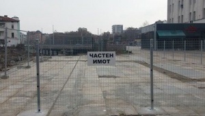 Кметът на Пловдив има план 'Б' за оградата на централния площад