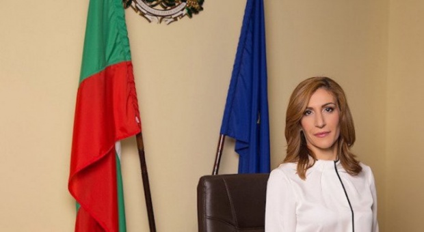 Николина Ангелкова откри български щанд на международно изложение