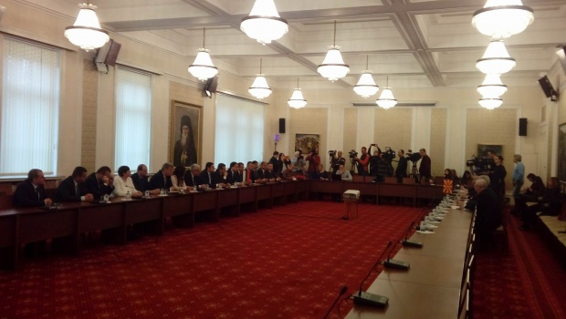 Историческа среща между депутати от България и Македония
