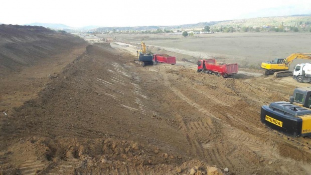 МРРБ пусна строежа на нови 2 км от магистралата към Гърция